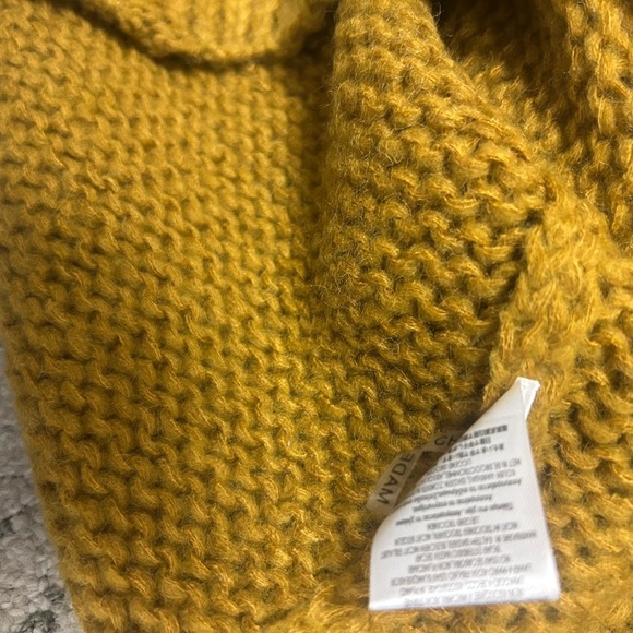 Charlise NWT S oversized Yellow and gold V-Neck Sweater neck yellow shimmers - Picture 13 of 13